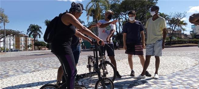 Oficina para ensinar a pedalar, em Contagem (MG)