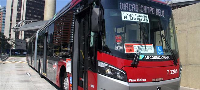 Ônibus articulado de piso baixo: mais acessibilida