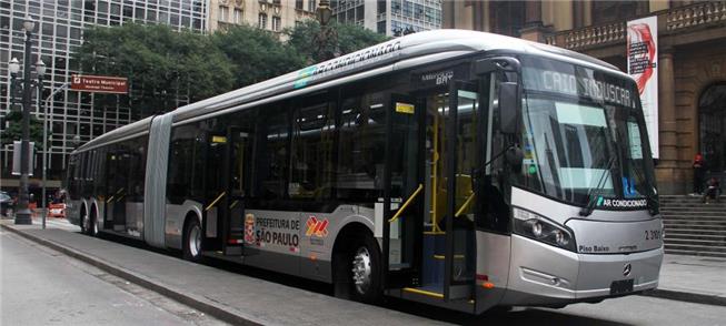 Ônibus articulado no Centro de São Paulo