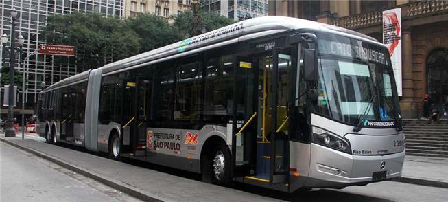 Ônibus articulado no centro de São Paulo
