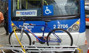 Ônibus de São Paulo com suporte para bicicletas
