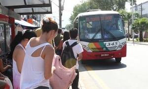 Ônibus devem parar fora do ponto na madrugada