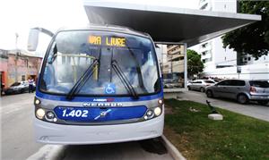 Ônibus do corredor Leste/Oeste em teste no Recife