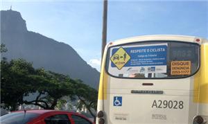 Ônibus do Rio de Janeiro levam cartaz em defesa do
