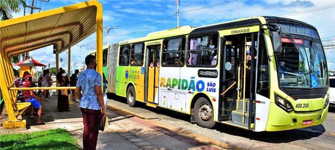 Ônibus do Sistema Metropolitano de Transportes em