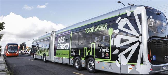 Ônibus elétrico articulado da BYD em Curitiba