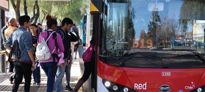 Ônibus elétrico da BYD opera em Santigo, Chile