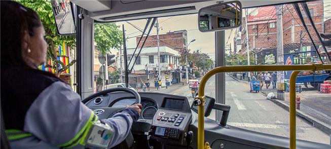 Ônibus elétrico em operação em Medellin, na Colômb