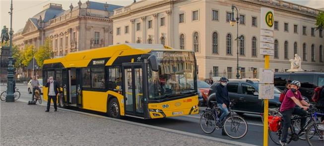 Ônibus elétrico Solaris em circulação na capital