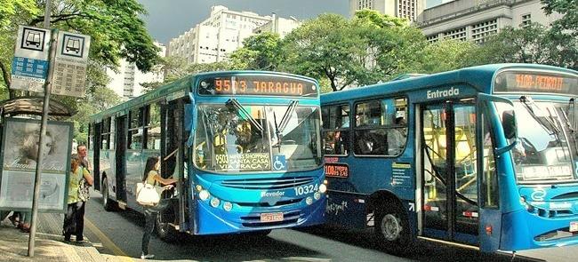 Ônibus em Belo Horizonte: tarifa alta pesa no bols