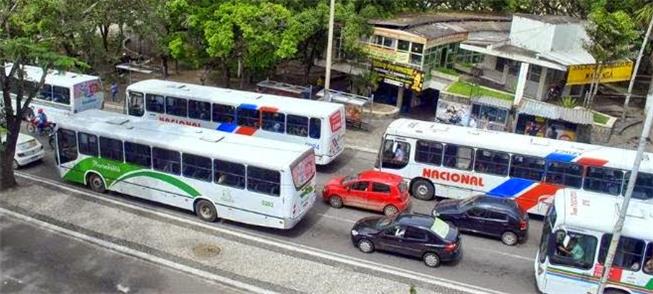Ônibus em Campina Grande: faixas devem ser priorid