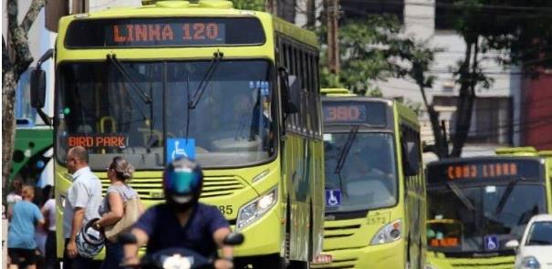 Ônibus em Foz: trajetos longos, lotação e calor