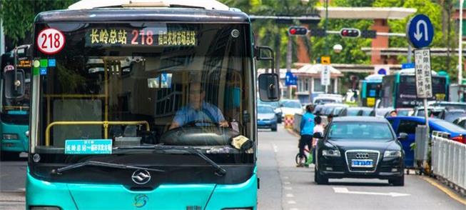 Ônibus em Shenzhen: frota maior que a de SP e 100%