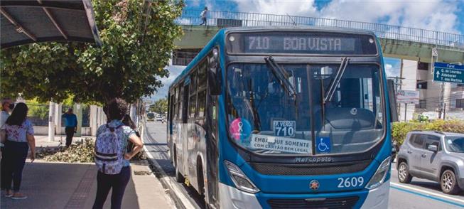 Ônibus livre aos domingos para ir à praia e encont