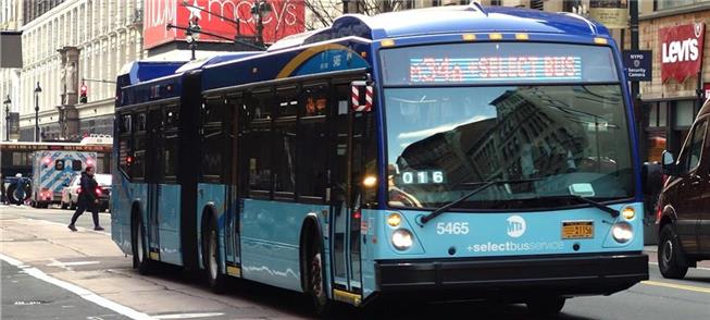 Ônibus no centro de Nova York: breve com tarifa ze