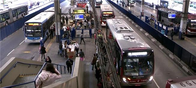 Ônibus ocupam Terminal A. E. Carvalho, na zona les