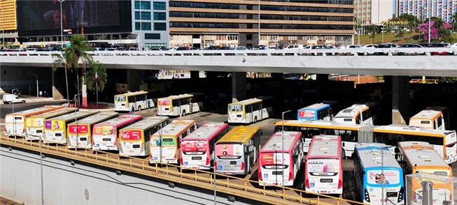 Ônibus parados na rodoviária de Brasília-DF