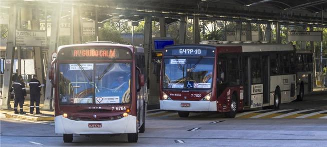 Ônibus poluentes ainda serão usados nos próximos c