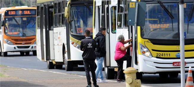 Ônibus urbanos em Brasília: MP pede transparência