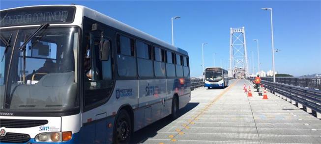 Ônibus voltam a circular, com normas de segurança