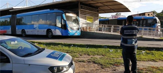 Ontem (22), agentes vistoriavam estações no BRT Tr