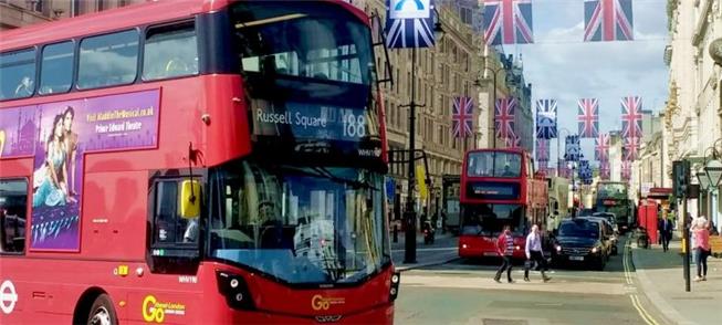 Os famosos ônibus vermelhos de Londres