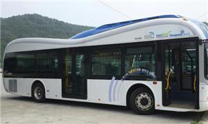 Os ônibus circulam em Gumi, uma cidade sul-coreana