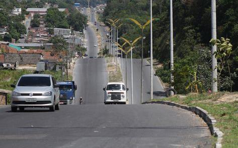 Os riscos na avenida são diários