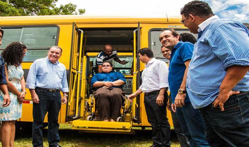 Os três novos ônibus são totlmente adaptados