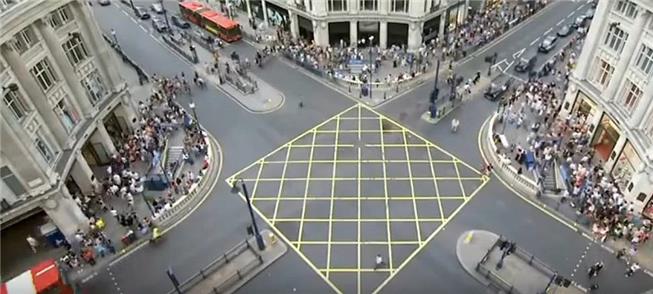 Oxford Circus, em Londres, antes das travessias di