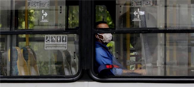 Passageiro em ônibus no Rio de Janeiro