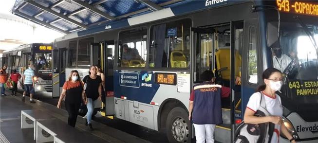 Passageiros retomam uso de máscara nos ônibus de B