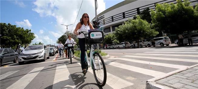 Pedalada inaugural no Paço, com servidores municip