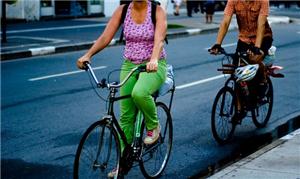 Pedalar em grupo é uma forma de estimular o uso da