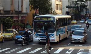 Pedestre tem a obrigação de atravessar na faixa