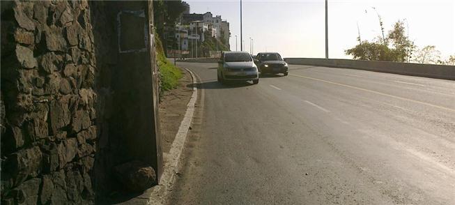 Pedestres ainda tropeçam nas calçadas de Salvador