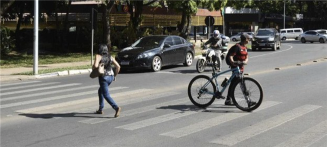 Pedestres e ciclistas ainda são negligenciados