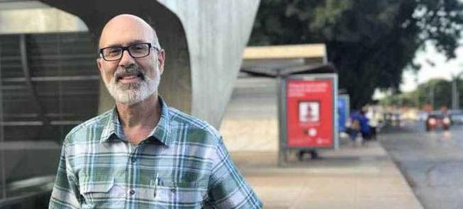 Peter Furth pedalou por Brasília; e estranhou seus