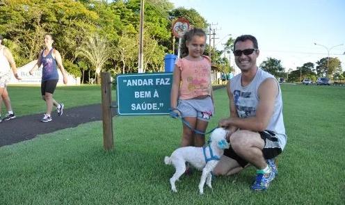 Placa mostra ompartilhamento saudável da ciclovia