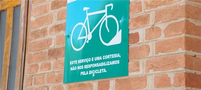 Placa pouco amigável na rodoviária de Campinas