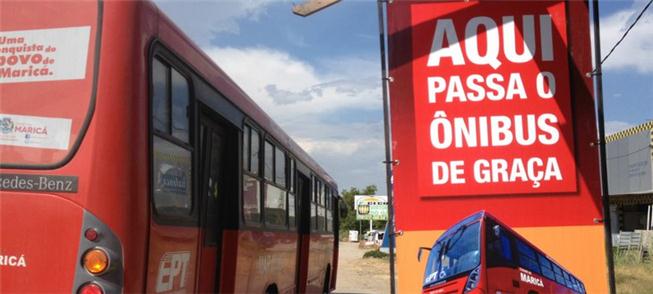 Placas avisam sobre gratuidade do transporte