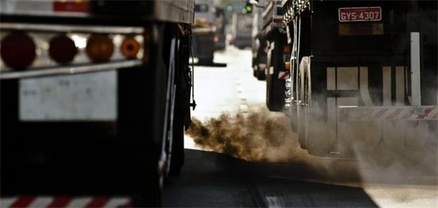 Poluição por particulados é visível em ônibus e ca