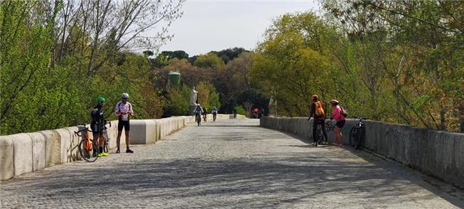 Ponte de São Fernando: acesso ao rio Manzanares