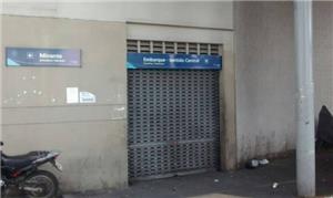 Portas fechadas no acesso ao teleférico da Providê
