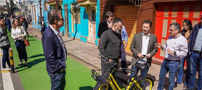 Prefeito lançou ontem (2) o projeto na rua João Al