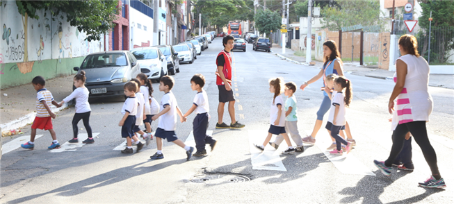 Projeto devolve o espaço público às crianças