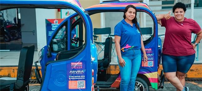 Projeto piloto leva triciclos elétricos à populaçã