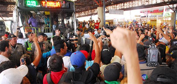 Protestos contra a piora do transporte, em Goiânia