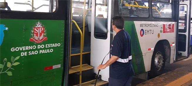 Pulverização de ônibus no Terminal Santo André, na