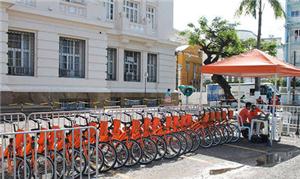 Quem for de bike aos jogos já terá como estacionar